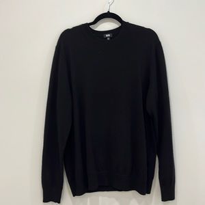Uniqlo black crewneck cashmere sweater